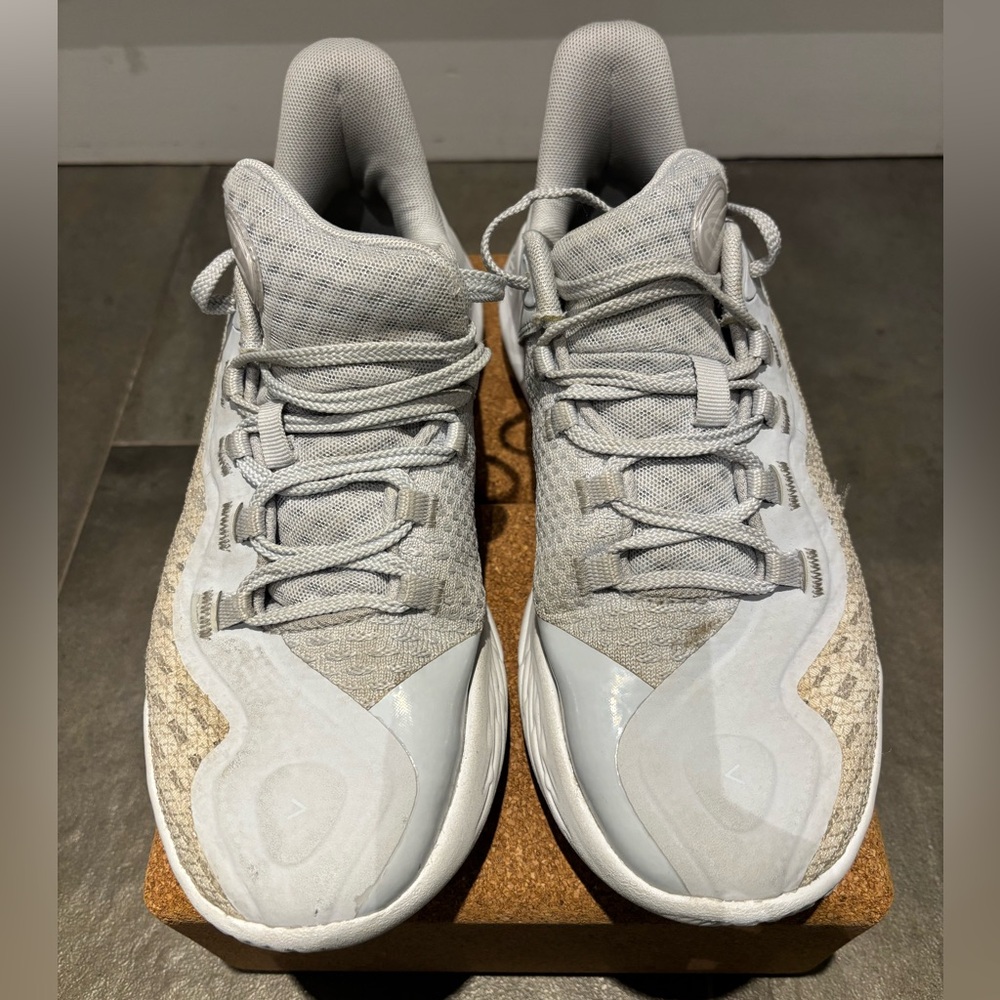 Steph Curry Under Armour Basketball Mid-top, gray